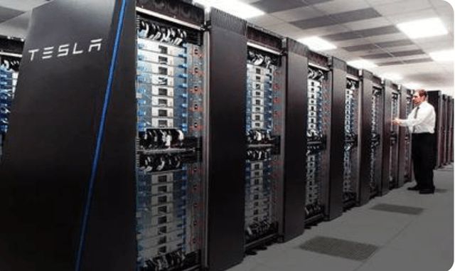 特斯拉超級(jí)計(jì)算機(jī)的‘腦’筋急轉(zhuǎn)彎——網(wǎng)絡(luò)設(shè)備制造的挑戰(zhàn)與突破